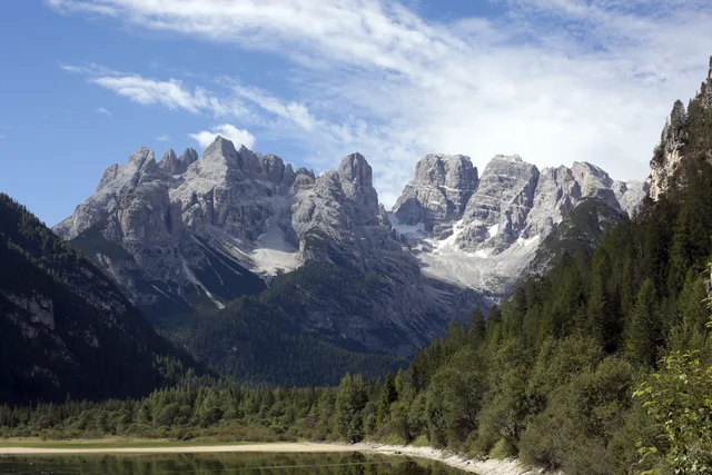 Felsgipfel des Monte Cristallo, vom Dürrensee aus gesehen